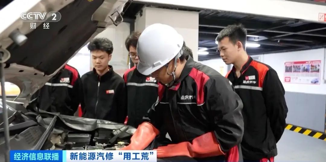 leyu乐鱼官方网站月薪2万但招不到人!这类人材缺口宏大